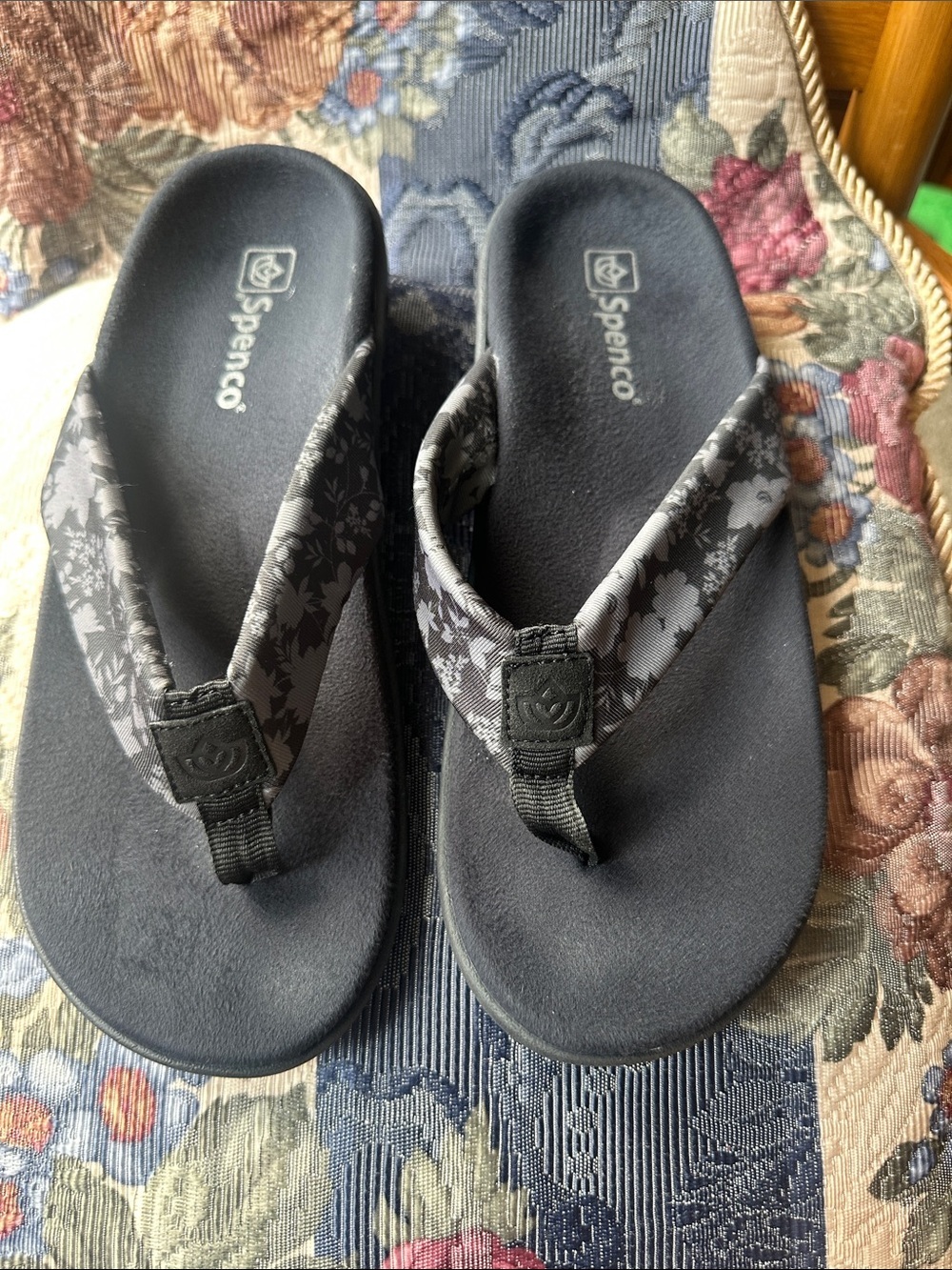 Spenco Women's Victoria Floral, Black,
Sandals - Cushioned Flip Flops Sz 8